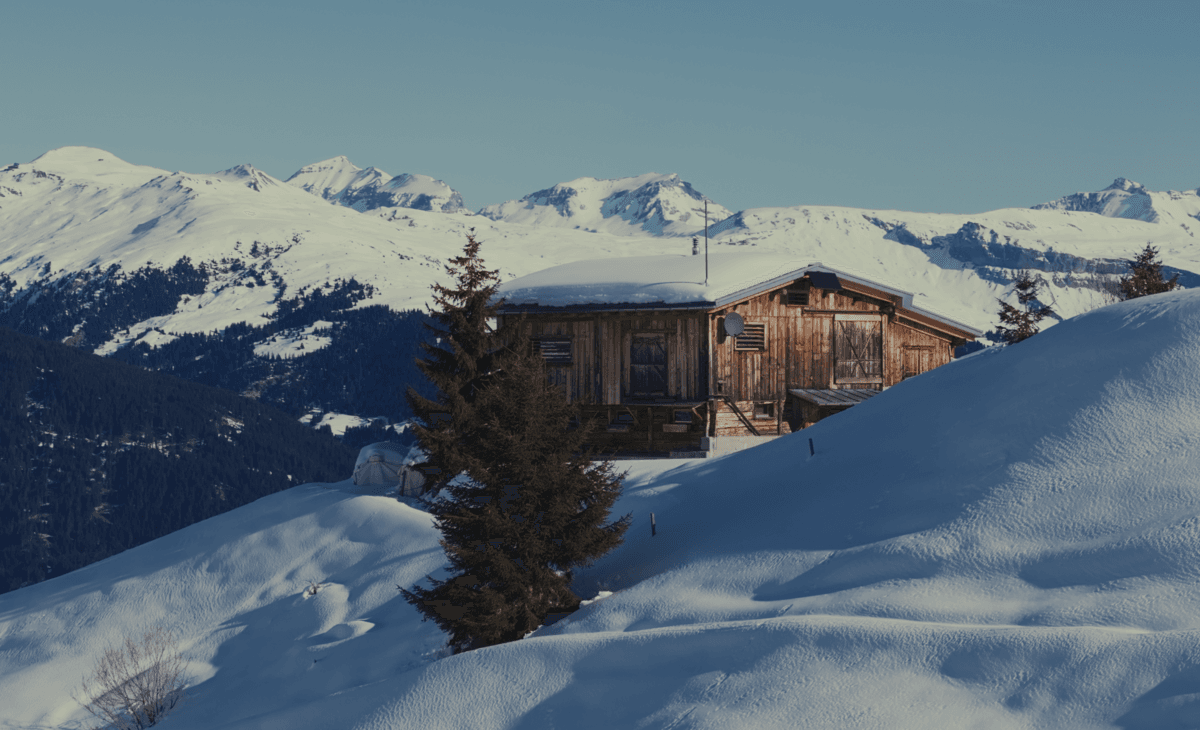 Berhütte im Schnee