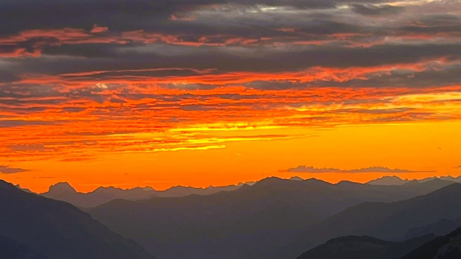 Geschichte: Sonnenaufgang auf dem Piz Mundaun